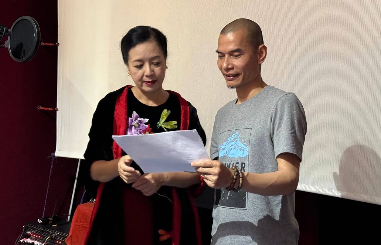 NSUT Chieu Xuan va e-kip. Anh: Doan phim cung cap.