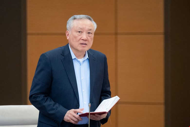 Politburo member and Permanent Deputy Prime Minister Nguyen Hoa Binh requested measures to combat and prevent violations affecting the arrangement and streamlining of the apparatus. Photo: Quochoi.vn