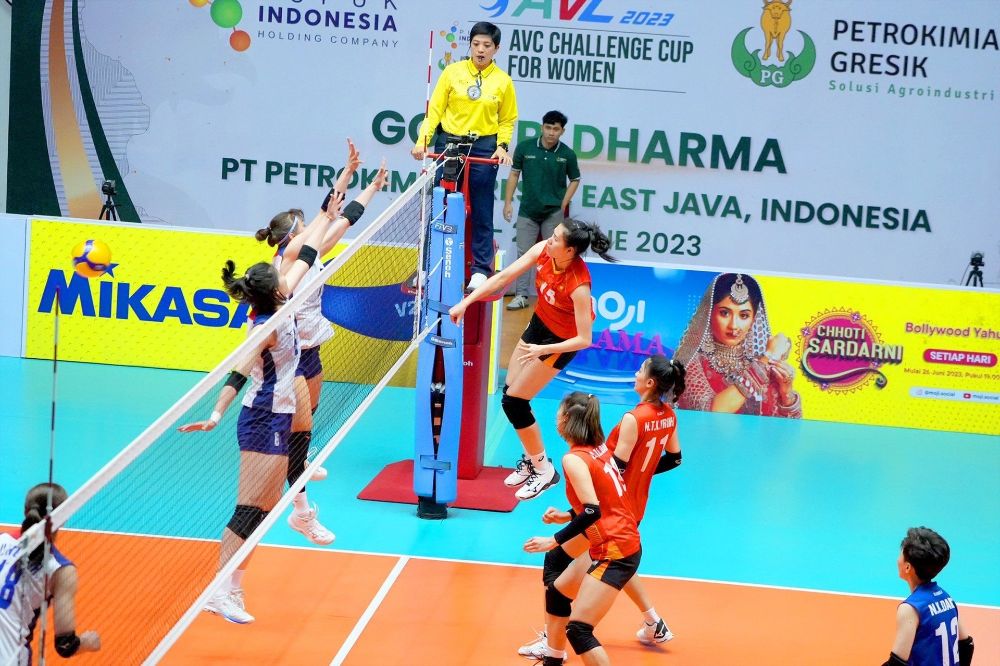 Tuyen bong chuyen nu Viet Nam (do) tung thang Dai Loan (Trung Quoc) tai AVC Challenge Cup 2023. Anh: VFV