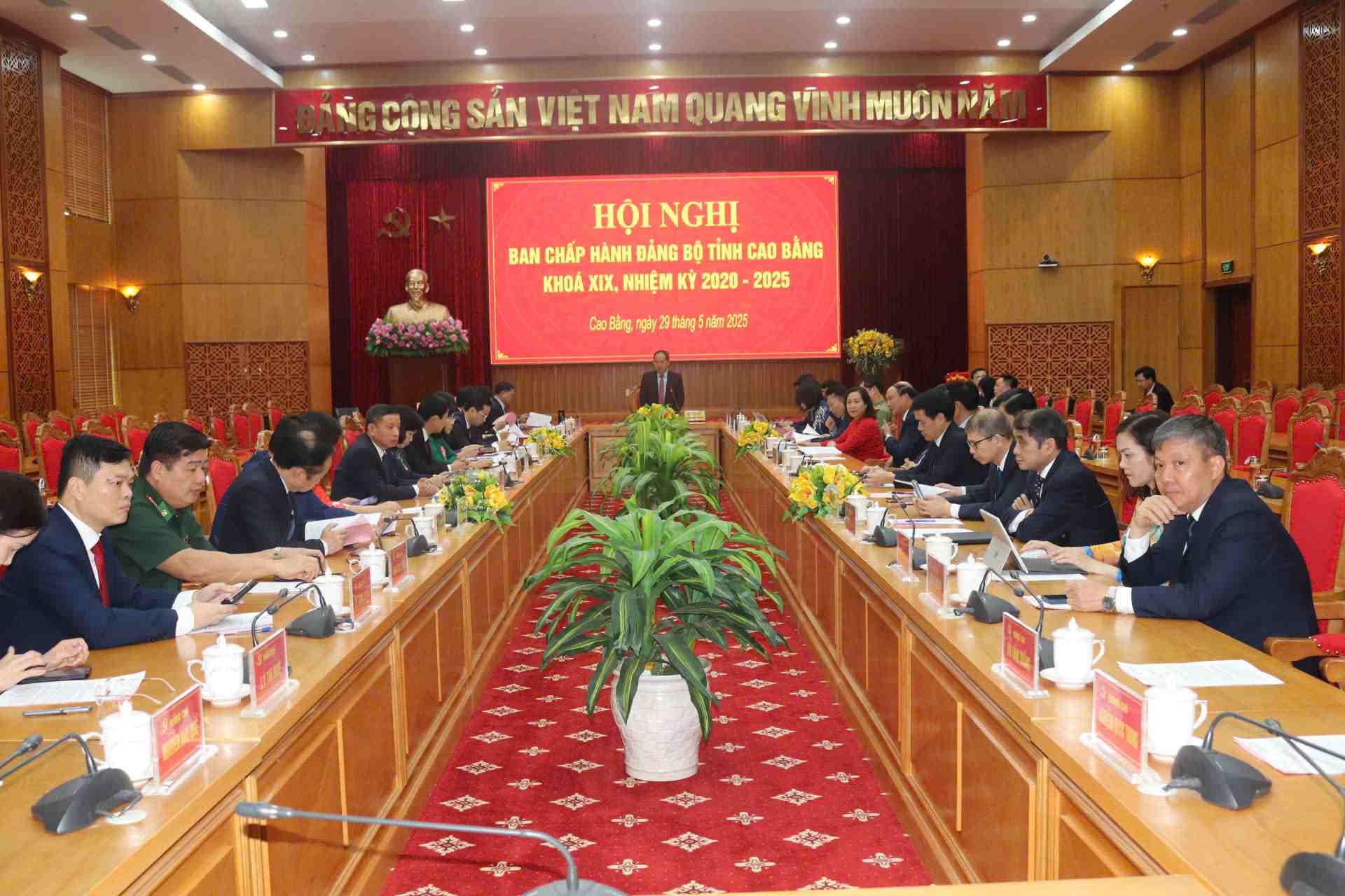 Overview of the Cao Bang Provincial Party Committee Executive Committee meeting. Photo: Minh Tuan