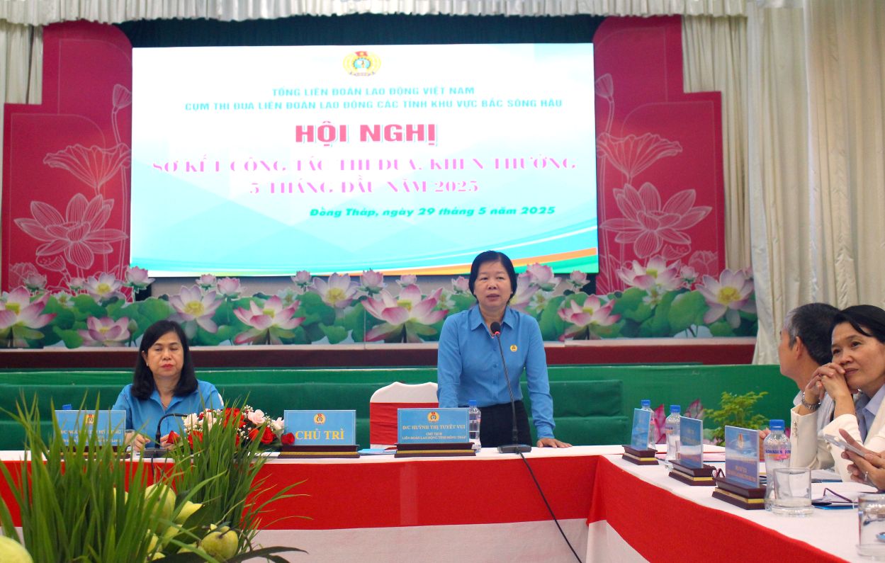 Lanh dao Cum phat bieu goi y thao luan. Anh: Lam Dien
