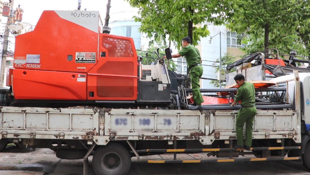 The truck was carrying a used mixed-use dam harvester without documents proving its legal origin.