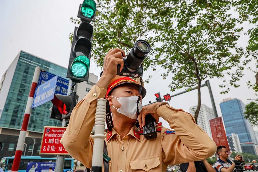 List of 8 routes where Hanoi Traffic Police have mobile cameras to record fines