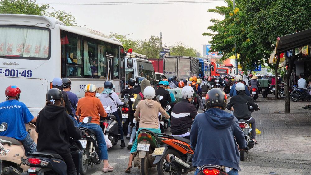 Sunny weather in the South. Photo: Nguyen Chan
