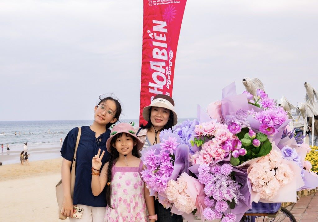 Los visitantes quedan impresionados con la singular linea de flores marinas de Danang. Imagen de la pagina web de la Universidad de Hong Kong