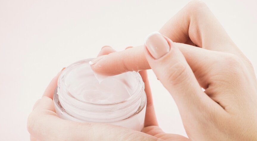 Errores comunes al usar (o no) una crema hidratante para la piel grasa. Imagen de la pagina web de la Universidad de Hong Kong