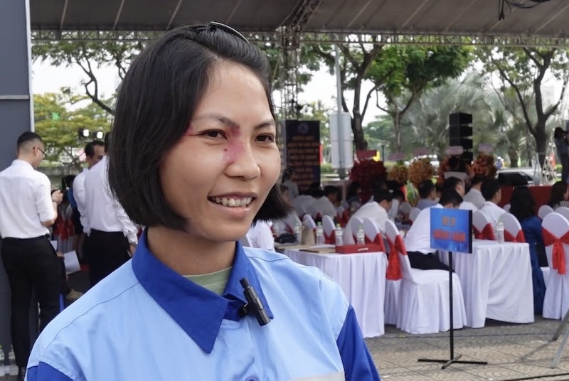 Ms. Hoang Thi Ha, a worker at Da Nang Urban Environment Joint Stock Company. Photo: T.T