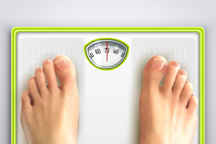 The ideal time to check your weight. Graphics: Thien Nhan