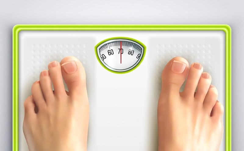 The ideal time to check your weight. Graphics: Thien Nhan