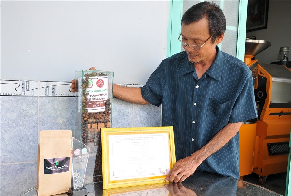 Nong dan Dak Nong huong den san xuat ca phe chat luong cao. Anh: Bao Lam