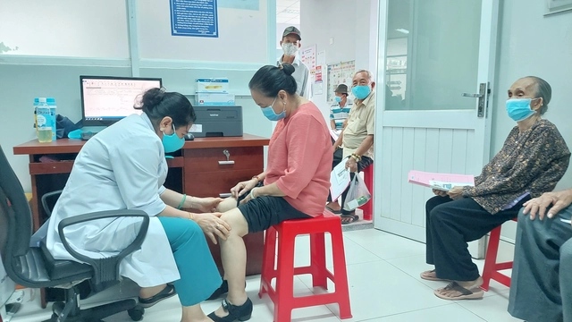 According to the advice of the Ho Chi Minh City Health Sector, the Comprehensive Health Care Project for Ho Chi Minh City People "goes towards ensuring that all people are healthy, each individual is able to manage their health according to household...". Photo: Dong Hoang.