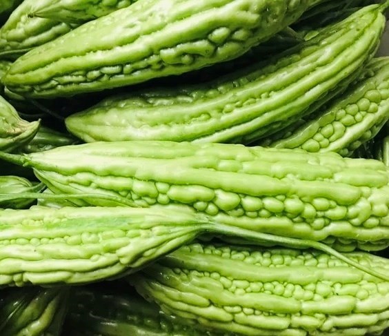 Comer vegetales y carne es una forma de reducir las toxinas, los microorganismos, los residuos quimicos que contribuyen a la proteccion del sistema digestivo y la salud. Foto: Ki-woo. Se puede ver en el video.