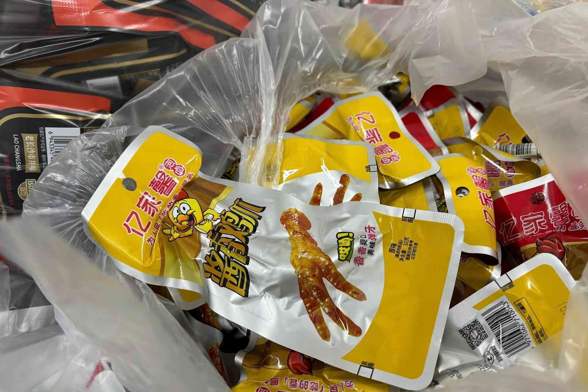 A series of failed cities in Hai Duong were discovered. Photo: Coeng informs the Market Management Department of Hai Duong province