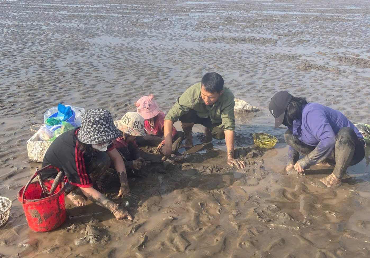 El despeje de la arena de la ciudad de Huangzhou ha hecho que los dias pasen. Imagen: El hombre de la playa