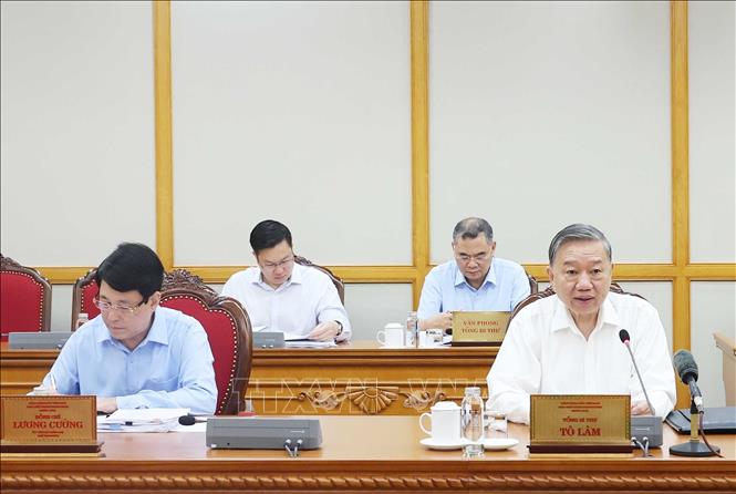 General Secretary To Lam chaired a meeting to give opinions on the progress of the arrangement of the apparatus and administrative units at all levels. Photo: VNA