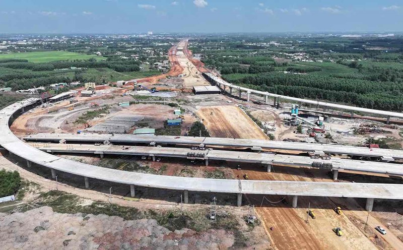 Construction of routes T1 and T2 connecting Long Thanh airport. Photo: HAC