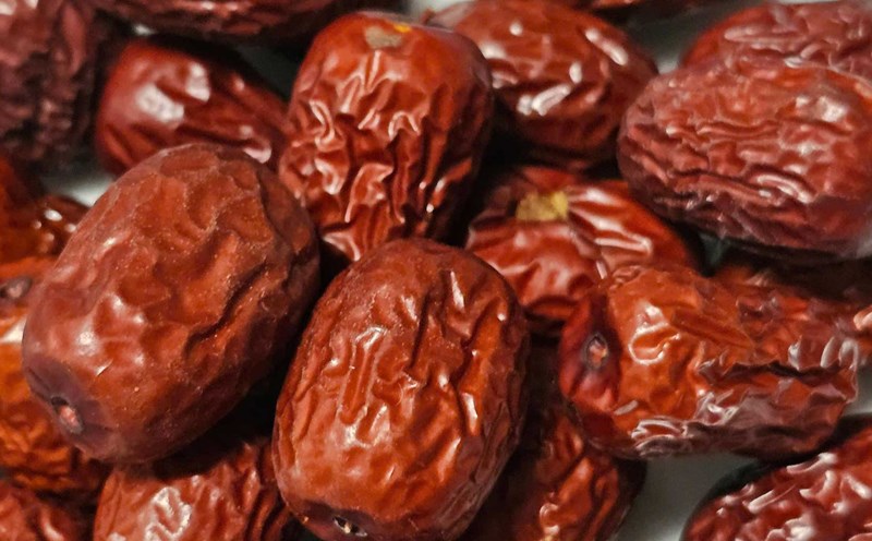 Dried fruits with sweeteners can hinder weight loss. Photo: Han Nghien