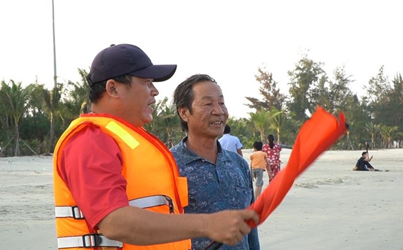 My Khe Beach Management Team is always on duty to promptly rescue drowning cases. Photo: Vien Nguyen.