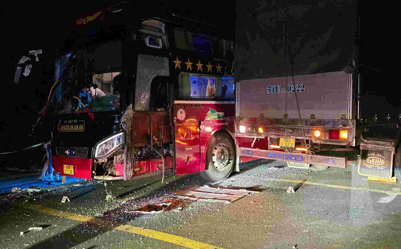 The scene of the traffic collision that caused serious congestion on National Highway 20. Photo: Lam Hong