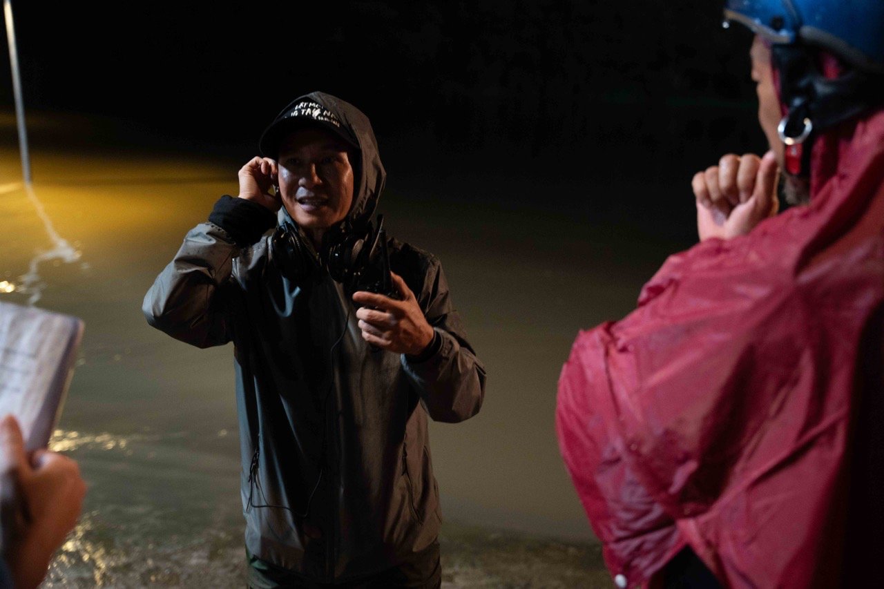 Ly Hai filmed the flood scene in Lat mat 8. Photo: Provided by the film crew.