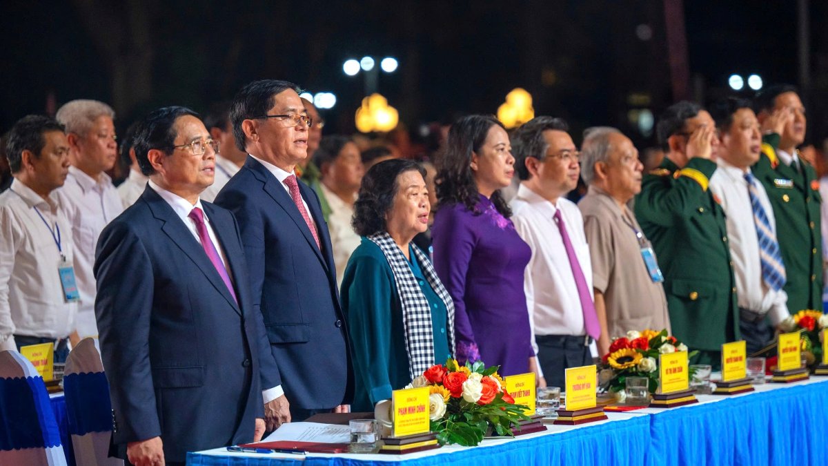 Prime Minister Pham Minh Chinh attended the ceremony to celebrate the 50th anniversary of Con Dao Liberation Day. Photo: Manh Thang