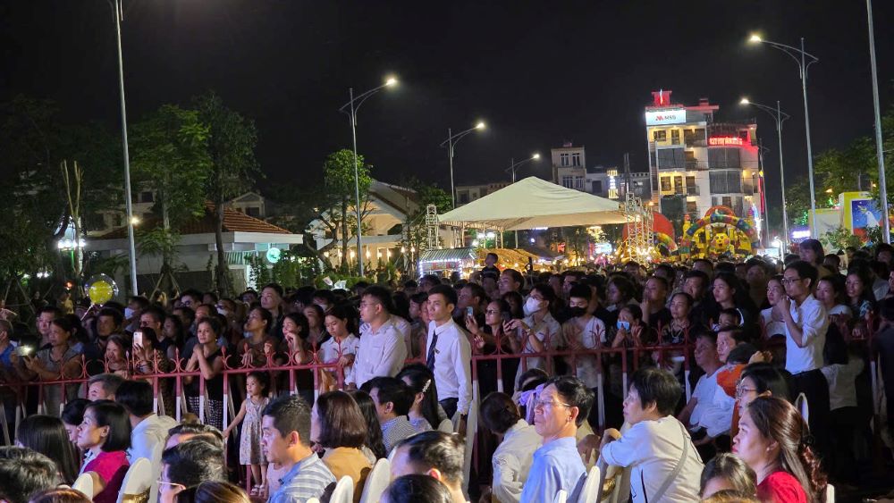 Su kien khai mac Tuan du lich tinh Thai Binh 2025 va khai truong tuyen pho di bo Dinh Tien Hoang o cong vien Ky Ba, TP Thai Binh thu hut hang nghin nguoi dan, du khach tham gia. Anh: Nam Hong