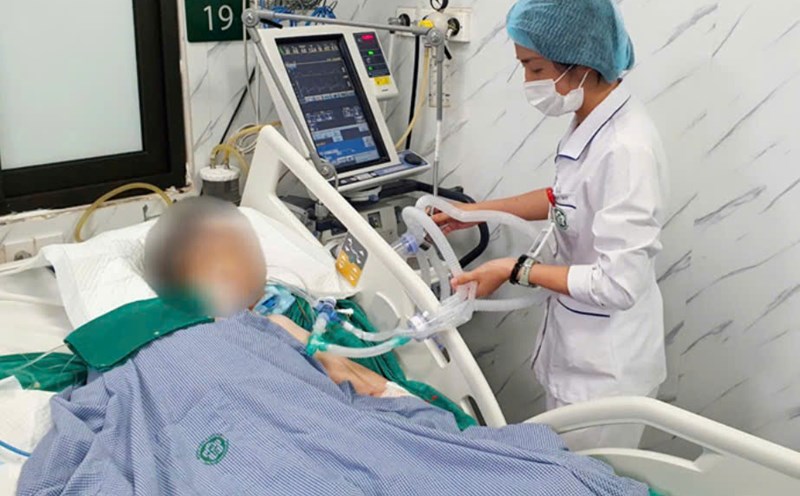 Doctors from the Stroke Center - Bach Mai Hospital treated patients during the holiday. Photo: Provided by Bach Mai Hospital