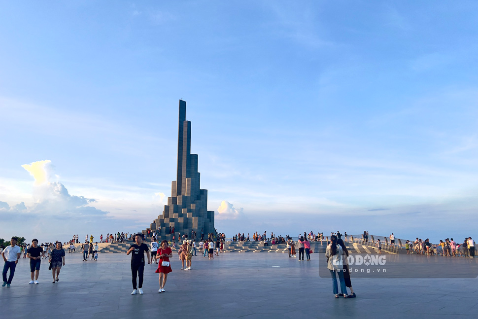 La Torre de Ningphong, el simbolo turistico de la provincia de Fuyen, esta siendo acogida por muchos turistas. Imagen de Fueng Thao