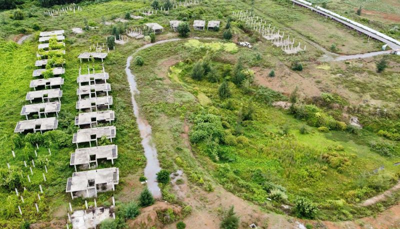 El proyecto del complejo turistico tiene una inversion total de casi 500 mil millones de dongos, solo que algunos elementos estan mal construidos y abandonados. Imagen: El Renacimiento