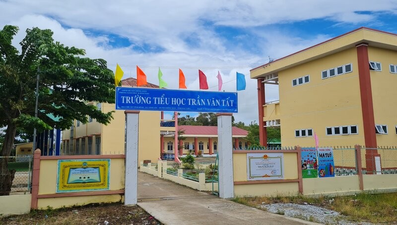 BAC Lieu asigno la comuna para administrar las escuelas publicas desde el jardin de infantes hasta la escuela secundaria en el area. Foto: Nhat Ho