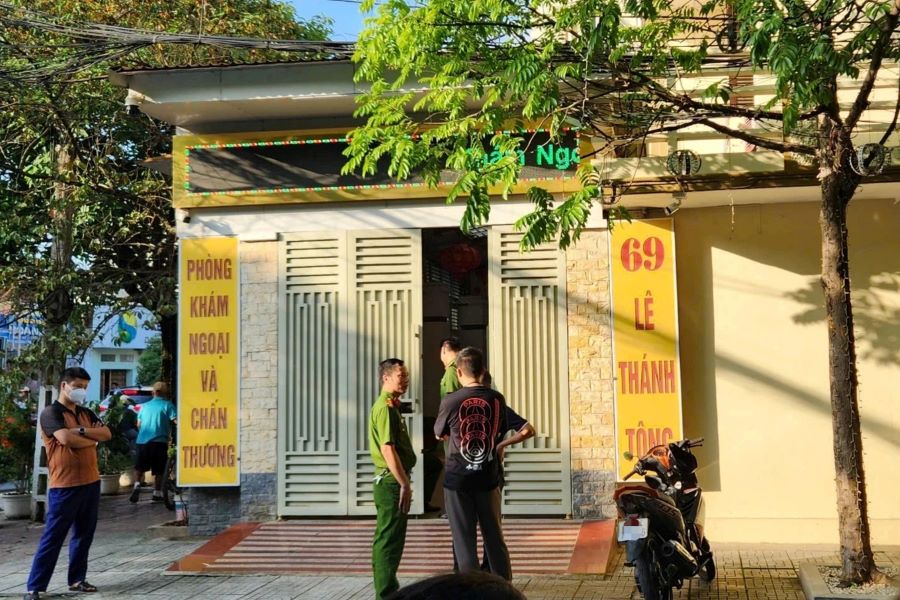 The authorities have issued a decision to suspend all clinic activities under the management of Dr. Duong Van Tho. Photo: Quach Du