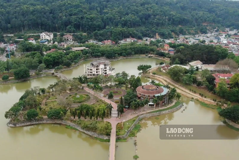 Công viên Nhạc Sơn là điểm vui chơi tập trung đông đảo người dân giữa lòng thành phố Lào Cai. Ảnh: Đinh Đại 