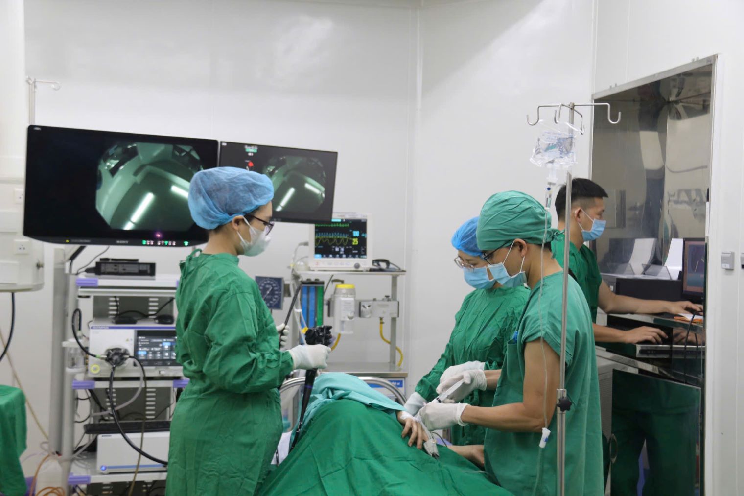 La provincia de Khanh Hoa esta tratando de mejorar la calidad de los recursos humanos medicos de alta calidad. Foto: Phuong Linh