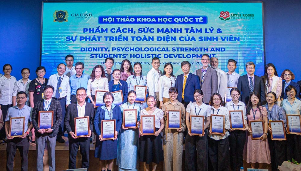 Hoi thao Khoa hoc Quoc te voi chu de “Pham cach, Suc manh tam ly va Su phat trien toan dien cua sinh vien” thu hut su quan tam cua hon 200 hoc gia, chuyen gia den tu 15 don vi uy tin trong va ngoai nuoc.