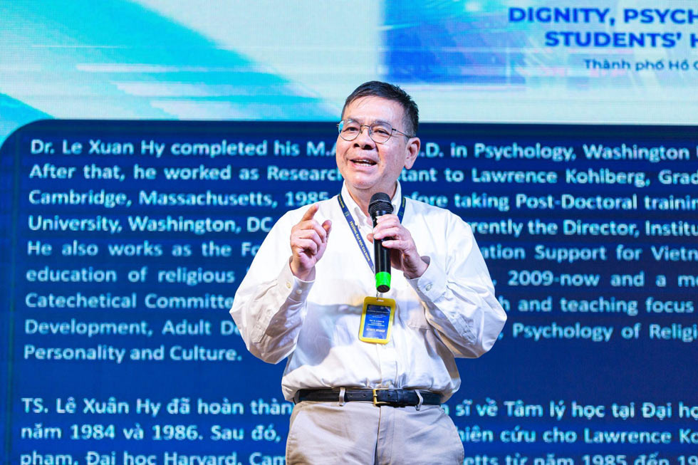 GS. Le Xuan Hy den tu Seattle University tham gia chia se, ban luan cung cac chuyen gia de cung tim ra giai phap hieu qua, ho tro cho qua trinh phat trien toan dien cua sinh vien va giang vien.