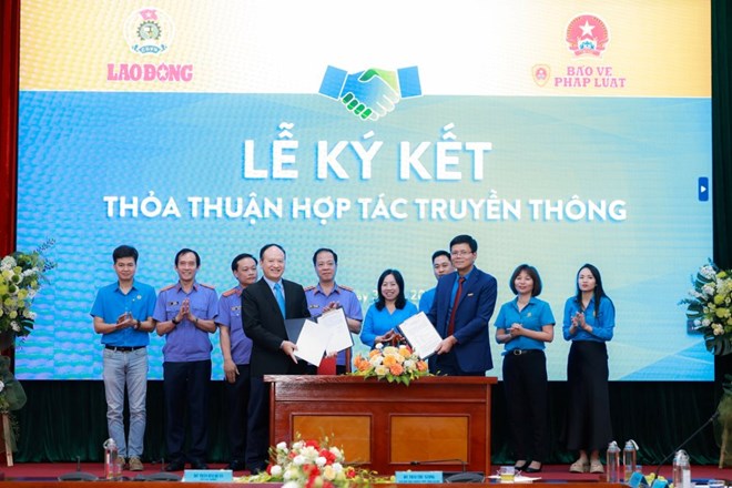 Báo Lao Động và Báo Bảo vệ Pháp luật ký kết thỏa thuận hợp tác truyền thông