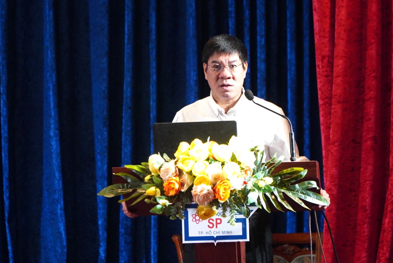 Director del Departamento de Gestion de Calidad Huynh Van Chuong informo nuevos puntos en el examen de graduacion de la escuela secundaria en 2025. Foto: Chan Phuc Phuc