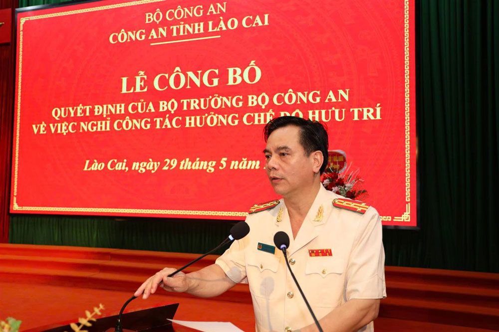 Đồng chí Đại tá Nguyễn Văn Thịnh phát biểu ý kiến tại buổi lễ