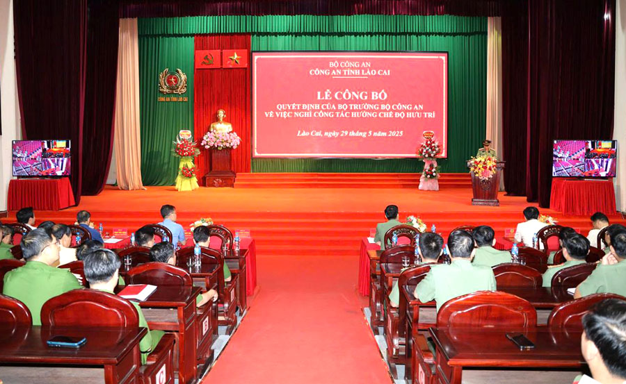 Quang cảnh lễ công bố.