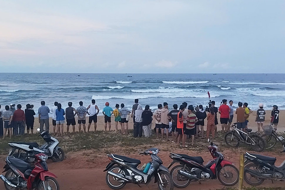 The scene of the drowning incident at the beach in Tam Quan Nam ward (Hoai Nhon town, Binh Dinh). Photo: Tam Quan Nam Border Guard Station