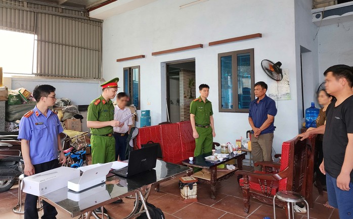 Cơ quan tố tụng đọc lệnh bắt đối với bị can Phạm Trọng Đường. Ảnh: VKSND tỉnh Bắc Giang
