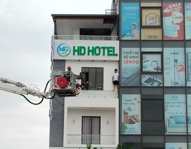 Los jovenes de rescate saltando en Da Nang. Foto: Minh Minh