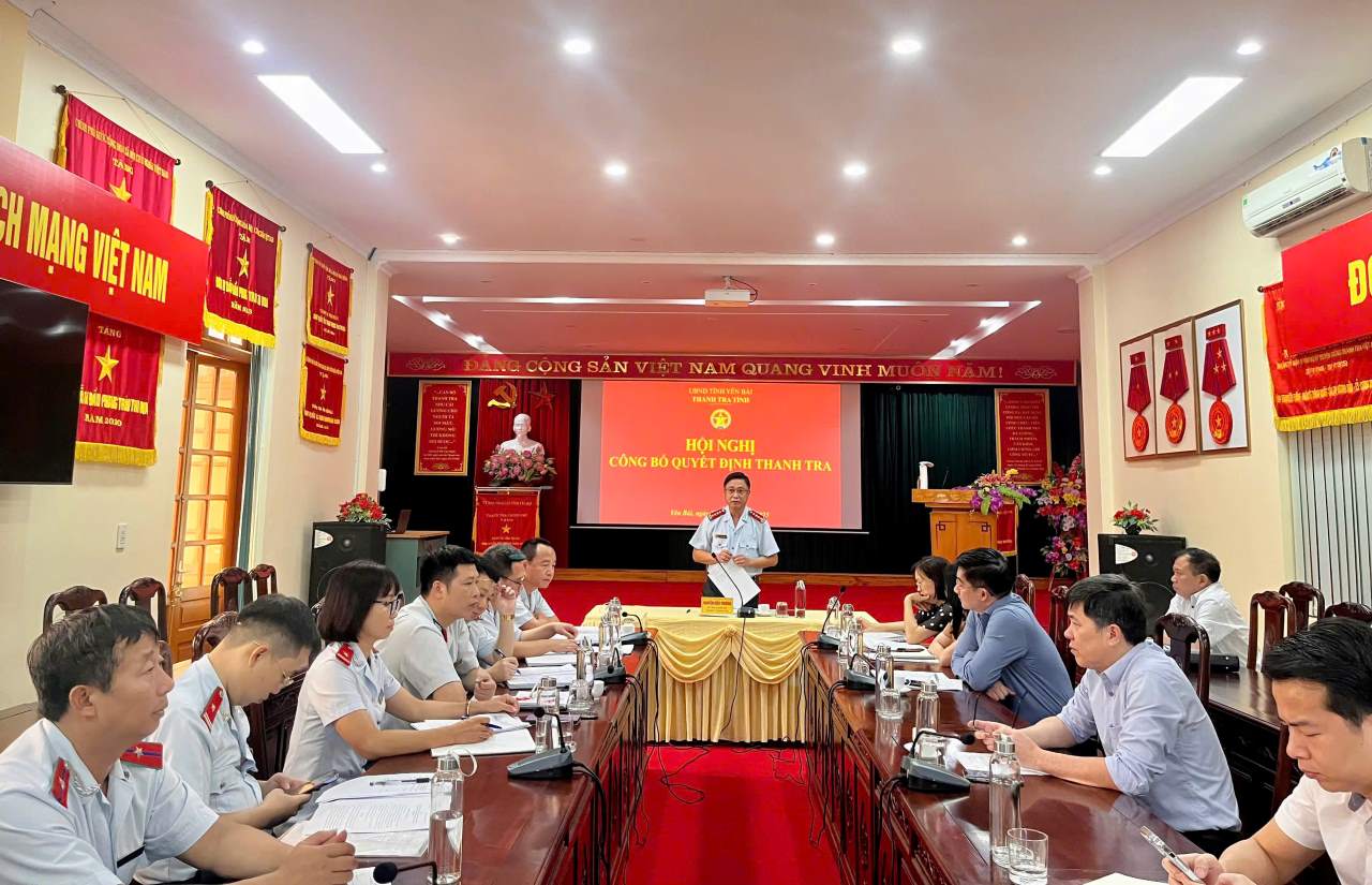 Thanh tra tinh Yen Bai cong bo Quyet dinh thanh tra doi voi Cong ty Co phan Da quy va Vang Yen Bai. Anh: Dao Hoan.