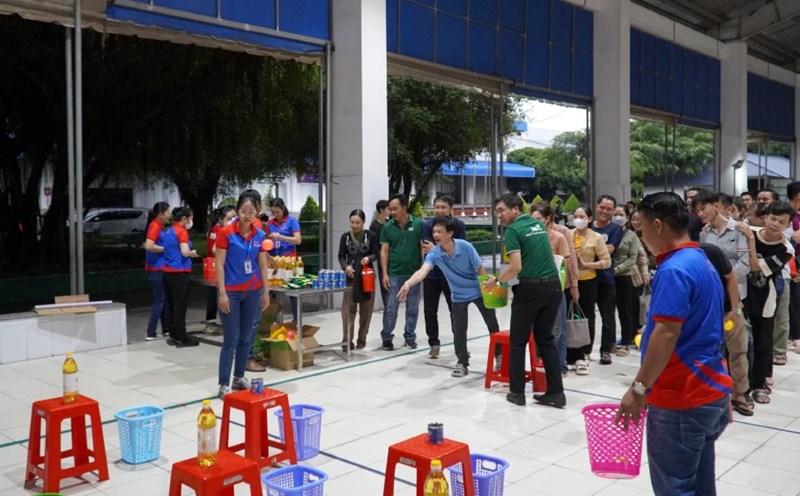 The folk game competition won prizes at the Workers' Youth Festival. Photo: Xuan Nhi