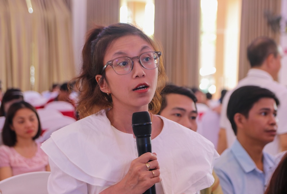Los trabajadores hablan en el programa de dialogo.