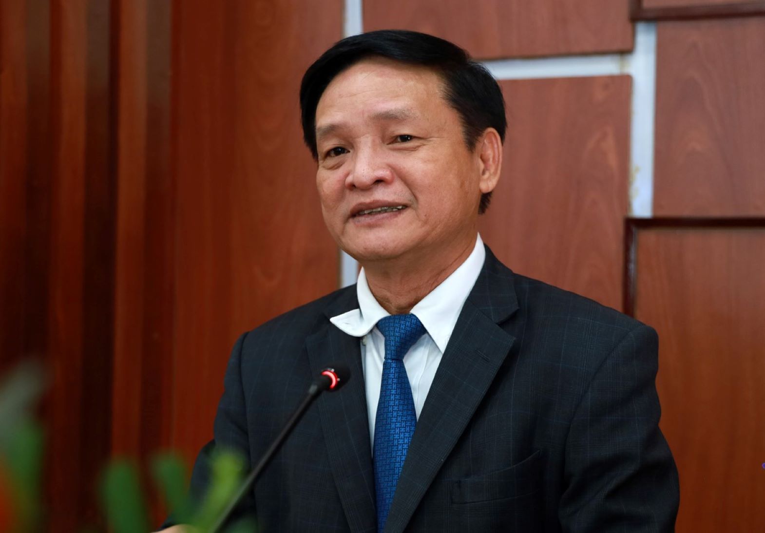 Ong Le Tan Ho - Pho Chu tich Thuong truc, UBND tinh Phu Yen khang dinh dang huy dong toi da cac nguon luc de tiep tuc dau tu hoan thien he thong ket cau ha tang kinh te - xa hoi, ha tang trong Khu kinh te Nam Phu Yen de san sang chao don cac nha dau tu. Anh: My Hoa