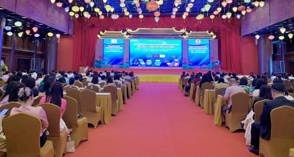 Toan canh hoi nghi. Anh: Ha Vi