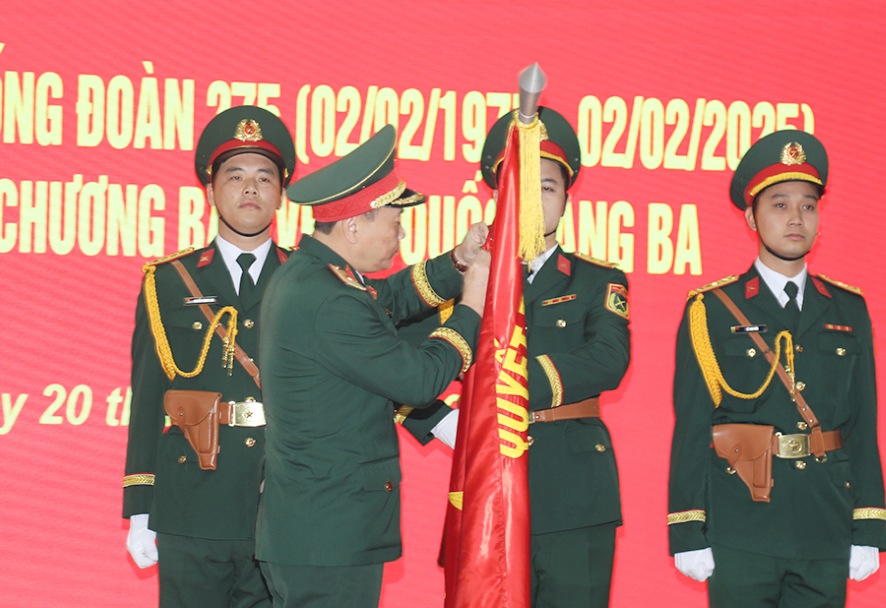 The 275th Group (Ho Chi Minh Mausoleum Protection Command, Ministry of National Defense) received the Third Class Fatherland Protection Medal in January 2025. Photo: Ministry of National Defense
