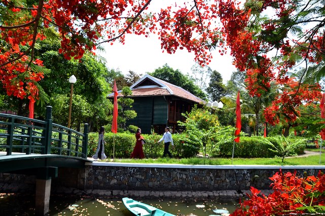 Nha san Bac Ho trong khuon vien Di tich Nguyen Sinh Sac (TP Cao Lanh, tinh Dong Thap). Anh: Luc Tung.