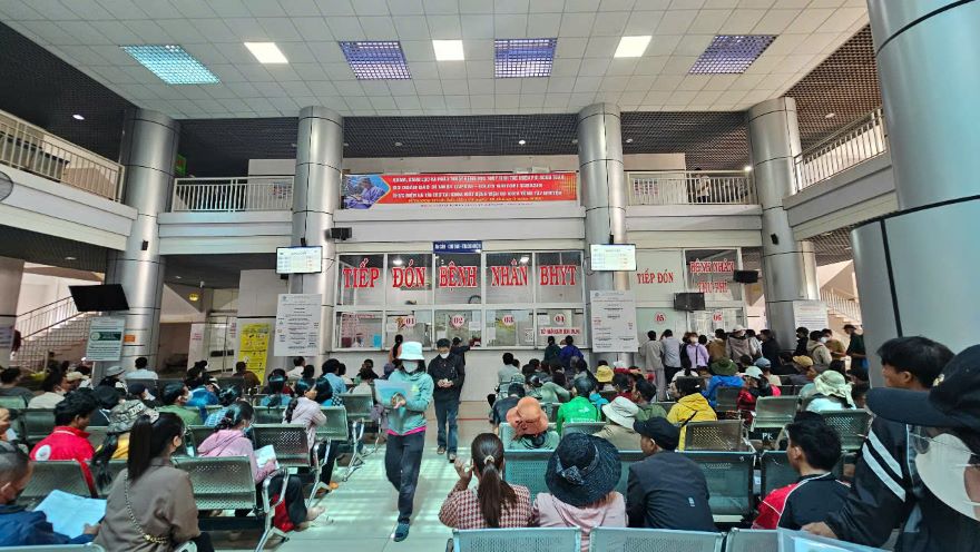 People register for medical examination and treatment at the Central Highlands General Hospital. Photo: Thanh Quynh